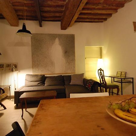 S. Agostino Fronte Mura Lucca Exteriör bild