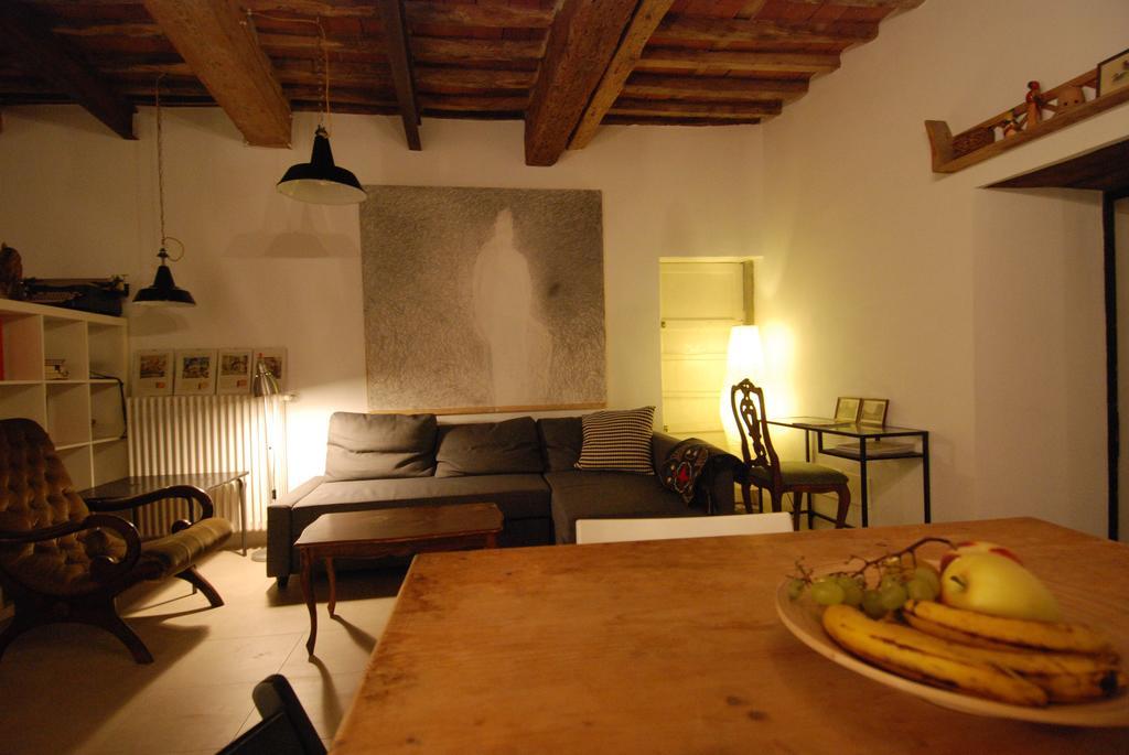 S. Agostino Fronte Mura Lucca Exteriör bild